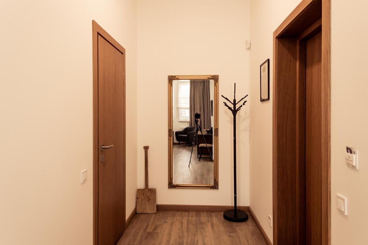 Ratusha Craft Rooms Kam'janec'-Podil's'kyj Esterno foto